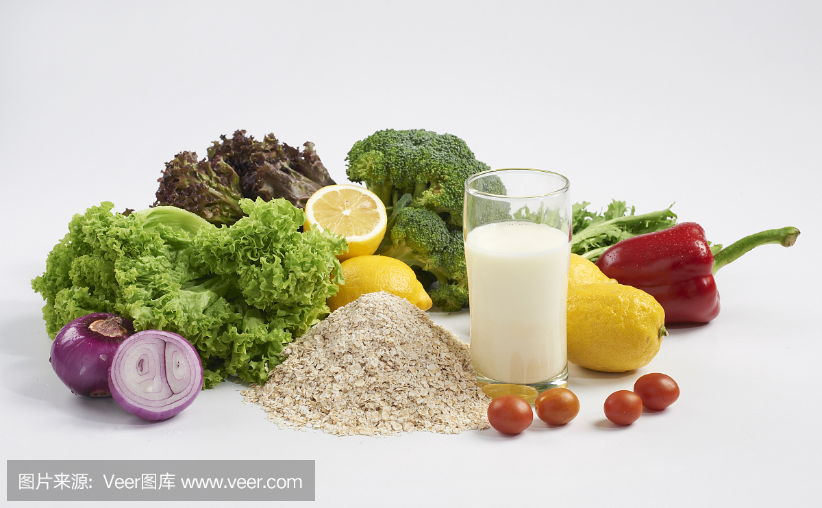 新鮮蔬菜和牛奶